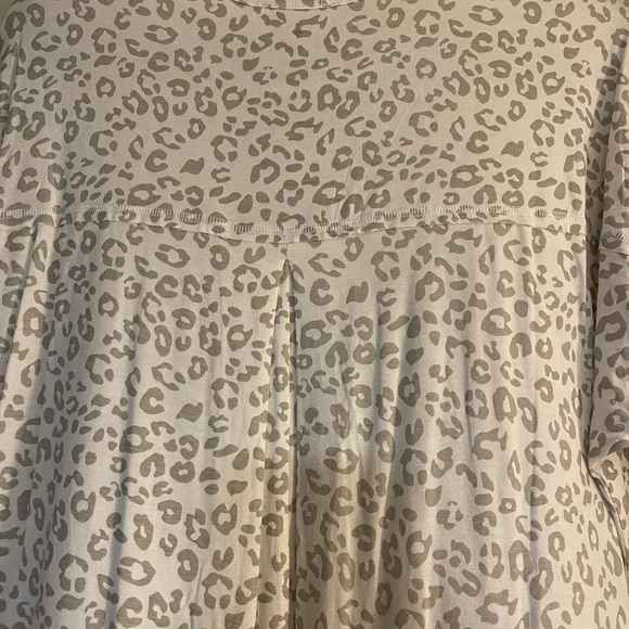 Adorable sz lg Easel NWT cheetah print tunic.. lots of details.. - Picture 2 of 3